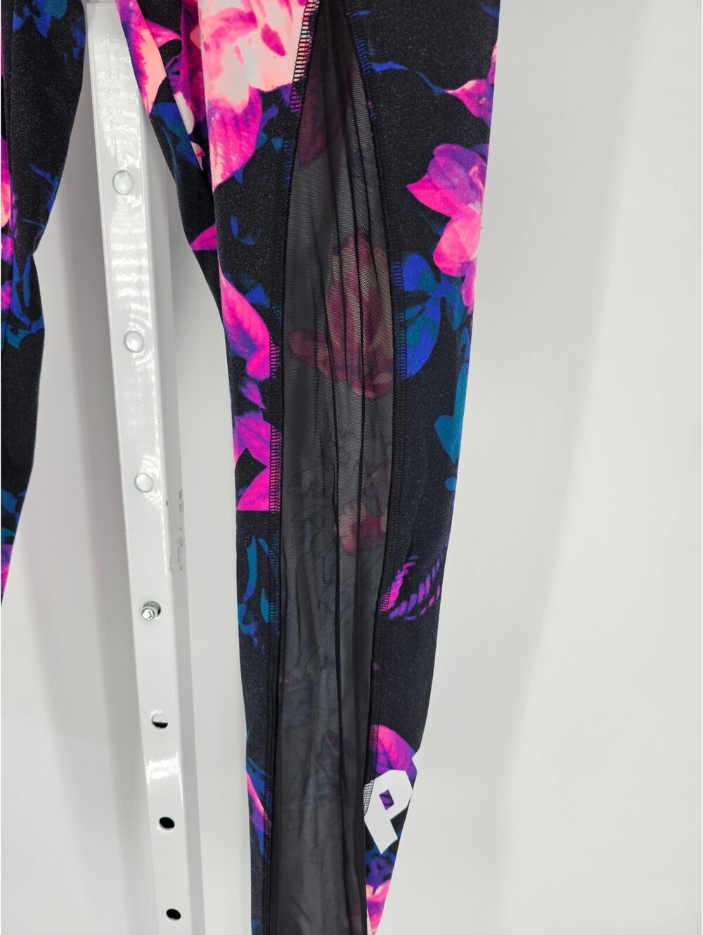 PINK by Victorias Secret Womens Sz S Ultimate Athletic Leggings Floral Mesh - Picture 2 of 4
